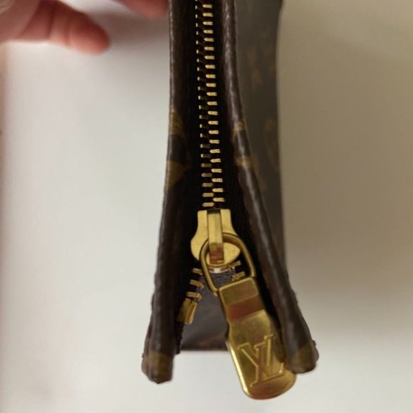 Louis Vuitton Toiletry Pouch 15 - Picture 11 of 11